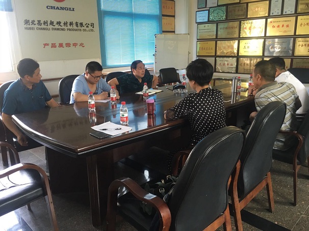 市經(jīng)信委領(lǐng)導來(lái)湖北昌利公司座談，調研金剛石工具產(chǎn)業(yè)發(fā)展情況